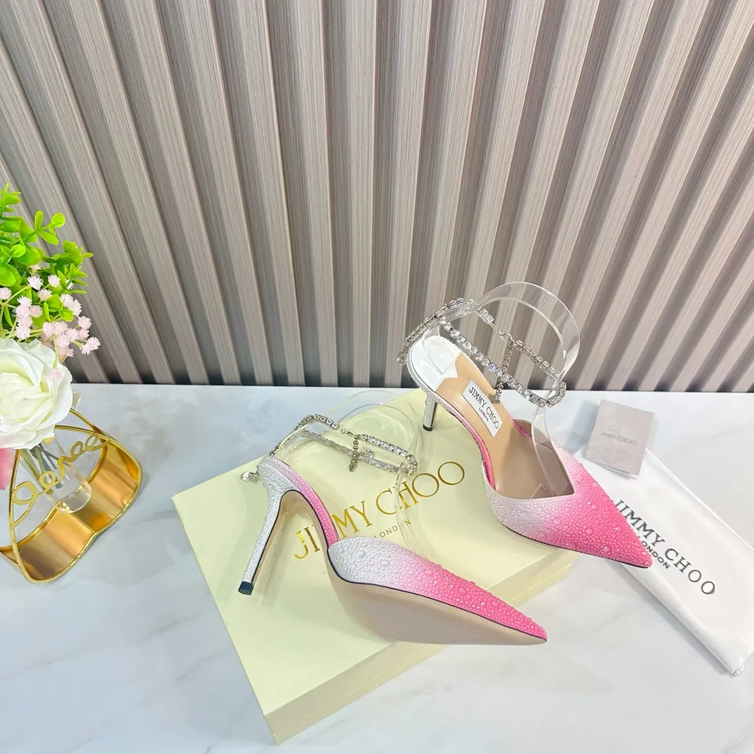 👟👟Ex-factory price 720👟👟 JIMMY CHOO (Jimmy CHOO) 💝💝💝 is a very comprehensive and noble fashion lifestyle brand. It has a series of women's high-heeled, medium-heeled, flat-heeled sandals with the same strap from major fashion bloggers and celebrities in Hong Kong and the United States.  The Australian pointed toe, round toe and square toe series are simply beautiful. Fall in love with elegance and playful sense of the future. Just by looking at them, you want to own them immediately, but you can really think about a pair of exquisite high heels~~~~~~~~~~~~~~~~~ 💝This series is specially designed for extraordinary and indifferent ladies, thus creating a unique overall effect, Jimmy Choo Design products that inspire women to move forward and show their charm💝💝💝 1⃣️Material: Imported silk hot diamond 2⃣️Inner: Imported Italian lambskin, super soft and delicate 3⃣️Outsole: Imported Italian original original color genuine leather outsole Heel height 10.cm (8.5/6.5cm can be made) 4⃣️Code number: 35-39 (34.40.41.42 customized)